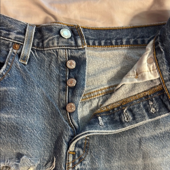 Distressed Levi Denim Women Shorts - Picture 4 of 5